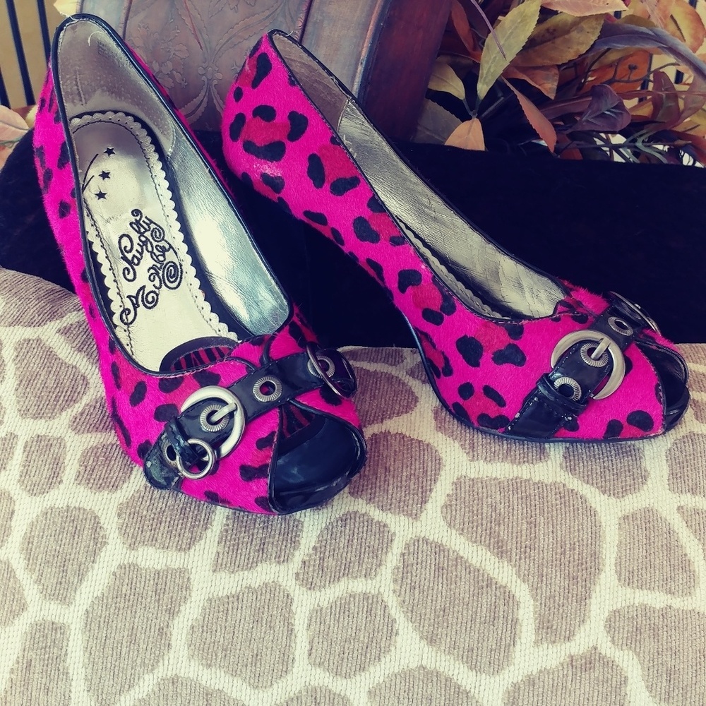 Peep toe heels